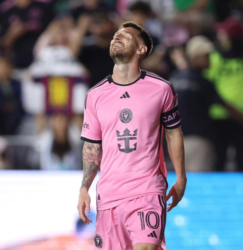 九游体育-莱万多夫斯基在湖人比赛中反败为胜，锐不可当引发热议！引发球迷热议的简单介绍-九游体育